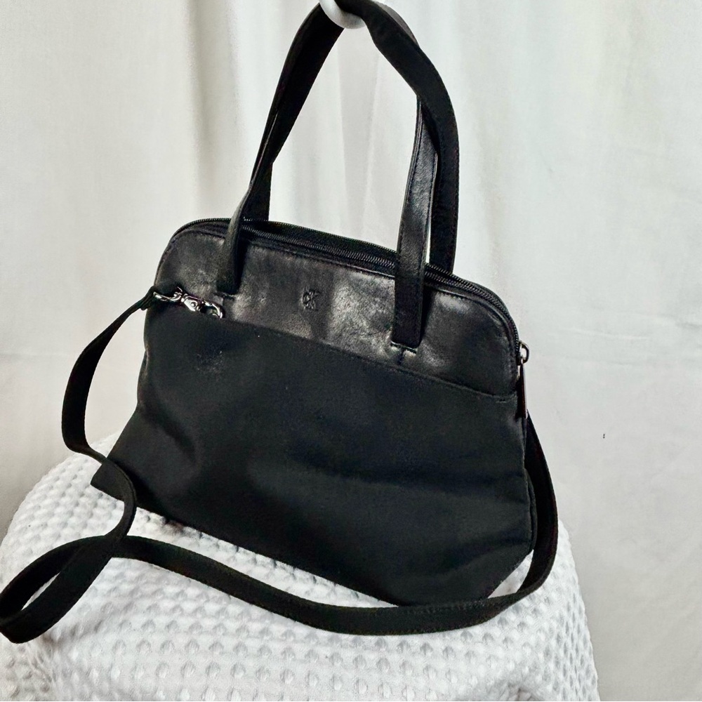 Calvin Klein Black‎ 3 Pocket Handbag with Shoulder Strap and Dustbag - Picture 2 of 11